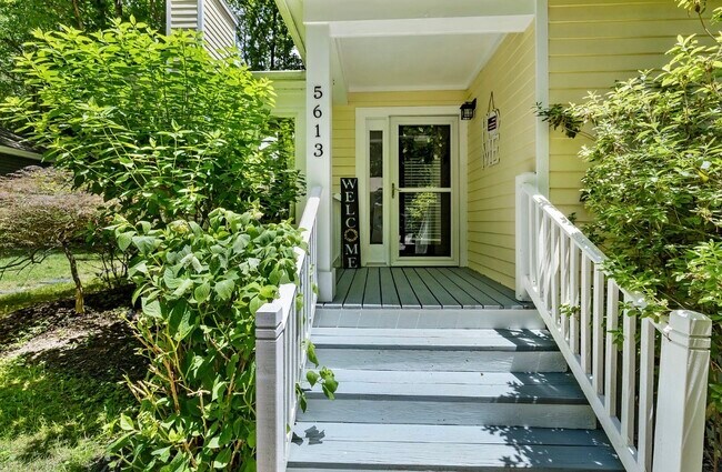 Foto del edificio - 5613 Woods Walk Rd