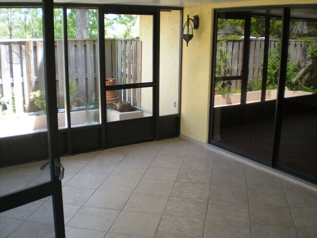 Building Photo - 2 br, 2.5 bath House - 5301 BAMBOO COURT U...