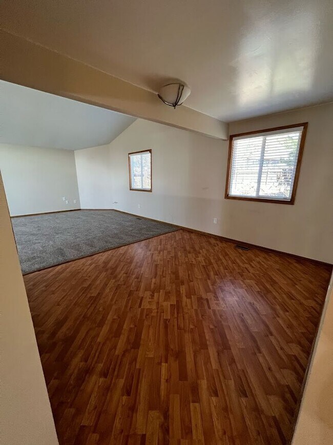 Foto del edificio - Long Realty & Property Management - 5 Bedr...