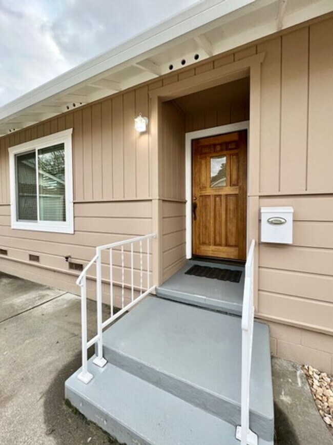 Building Photo - TENTATIVELY RENTED Fresh and Clean 2 Bedro...