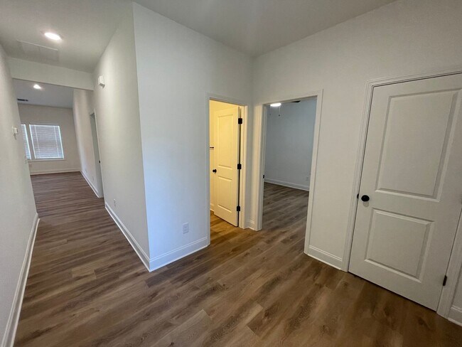 Foto del edificio - Brand New 3/2 House in Celanese- $1,995