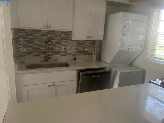 Foto del edificio - 1532 SE 25th St