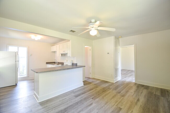 Foto del edificio - 7619 Hurst St