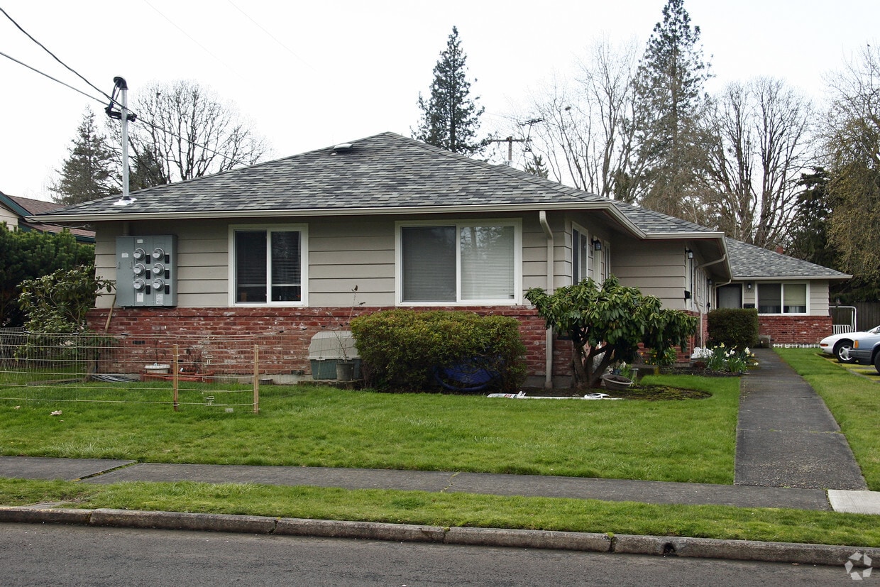 Building Photo - 5795 SW Tucker Ave