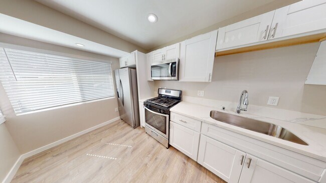 Foto del edificio - Remodeled in 2022!! 4 BD 2 BR House