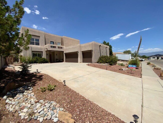 Building Photo - 5 Bedroom Luxury Home Available Near Unser...