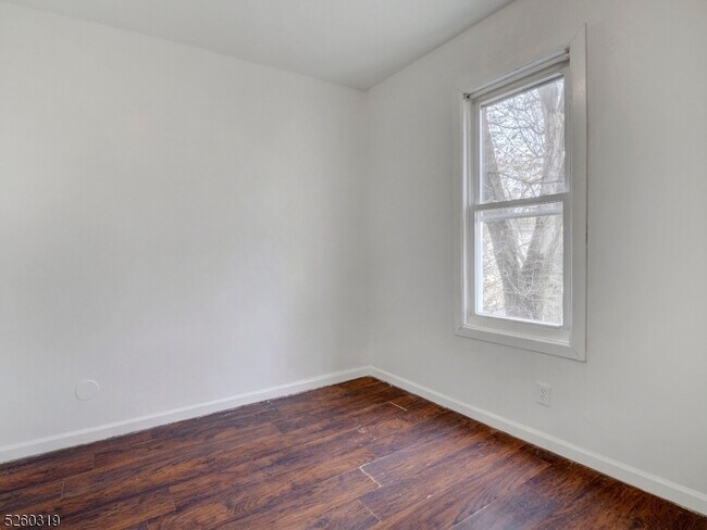 Building Photo - 325 S 19th St