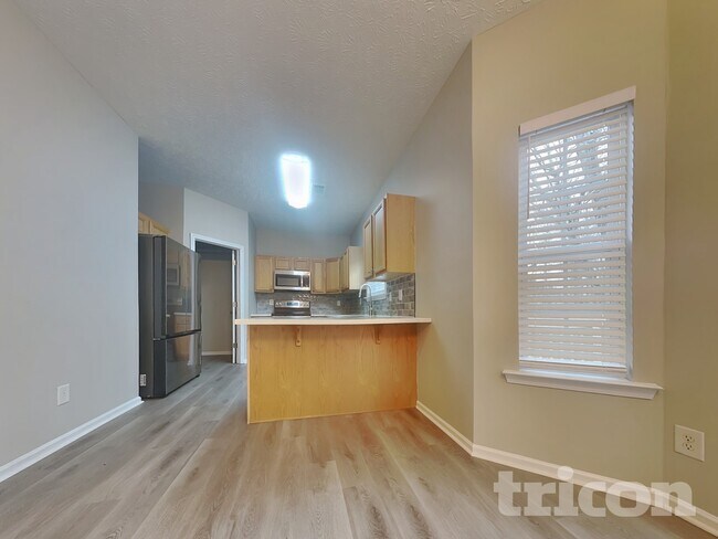 Foto del edificio - 37 Roxbury Ln