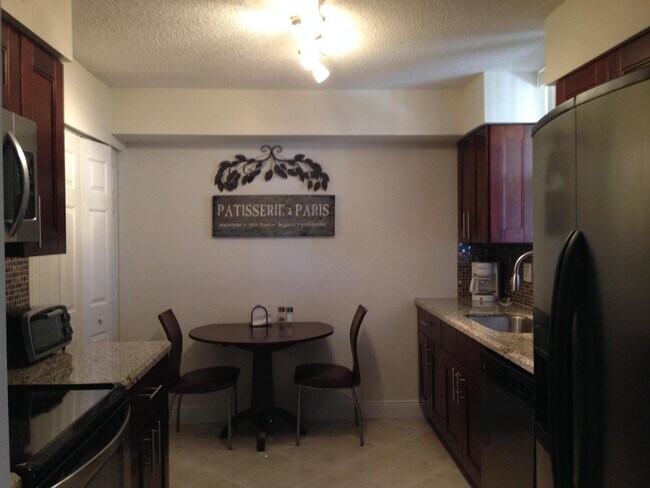 Building Photo - 450 Egret Cir