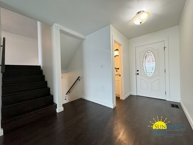 Foto del edificio - Fully Renovated Waterfront 4 Bedroom Townh...