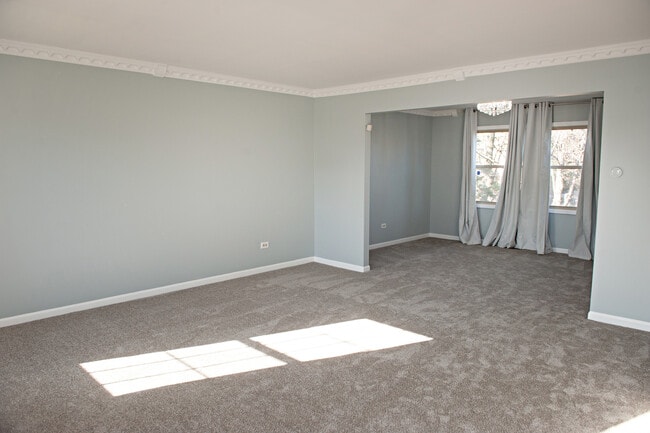 Building Photo - 718 Stratford Ln