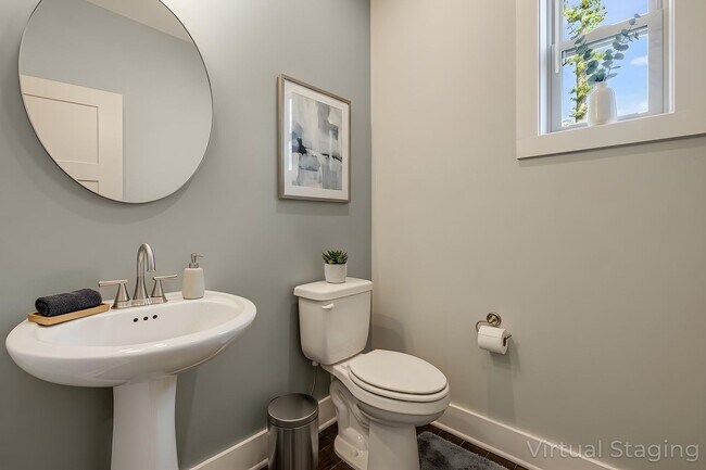 Foto del edificio - Stunning 3-Bedroom Townhome in Black Mountain's Sweet Birch Commons