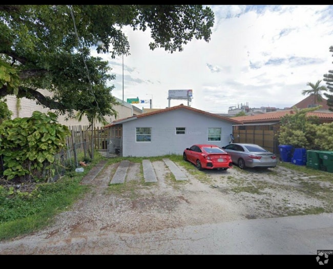 Building Photo - 947 NW 22nd Ct