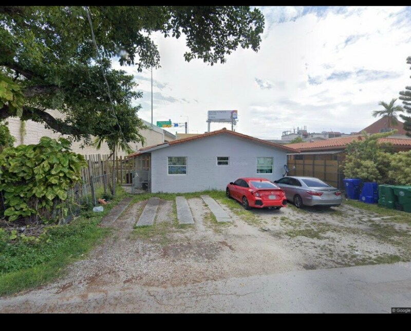 Foto principal - 947 NW 22nd Ct