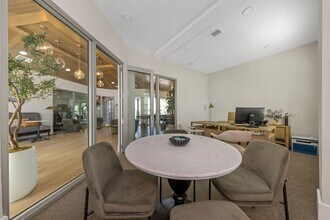 Interior Photo - Everest Largo Apartments