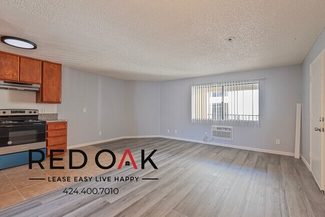 Foto del edificio - 2448 N Eastern Ave