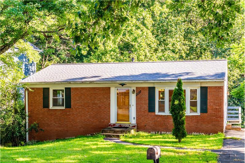Photo - 13805 Fulmer Dr (Chantilly, VA)