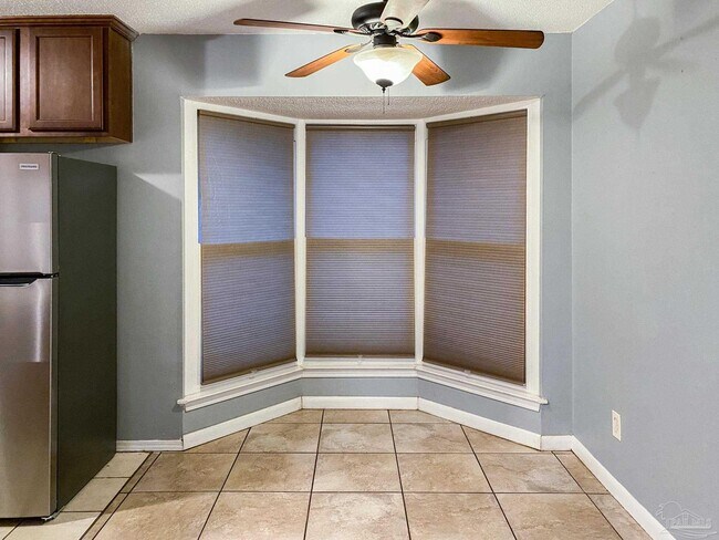 Foto del edificio - 7811 Coronet Ln