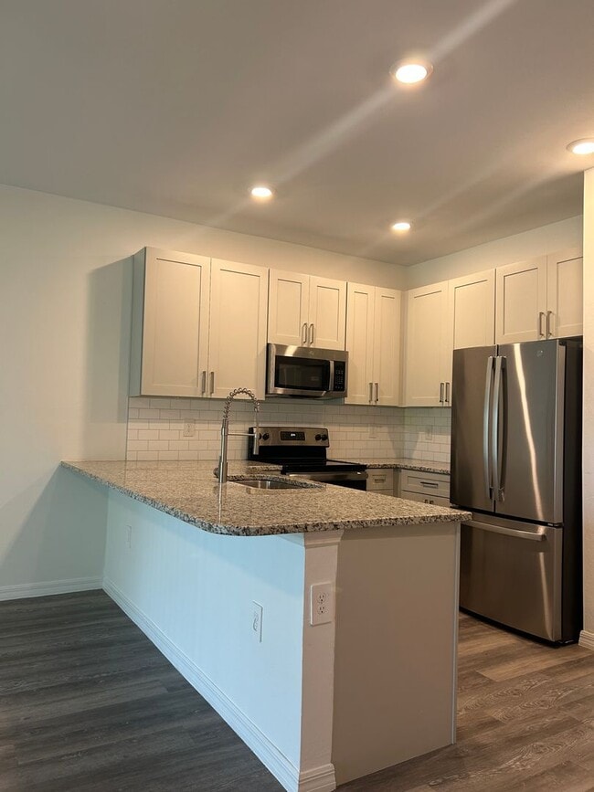 Building Photo - Welcome Home to Cape Coral Living!