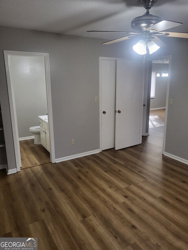 Foto del edificio - 1207 Firestone Dr