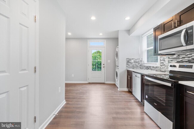 Foto del edificio - 4413 Wrenwood Ave