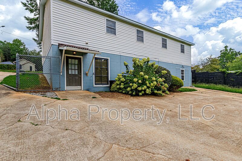 Primary Photo - 314 S Plainview Dr