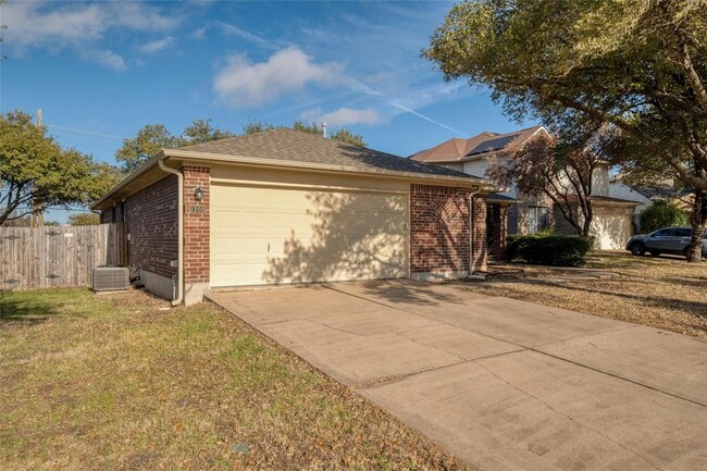 Building Photo - 1308 Lochaline Loop