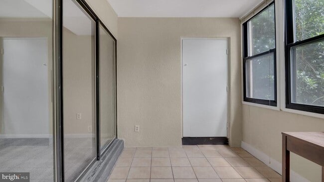 Building Photo - 9653 White Acre Rd
