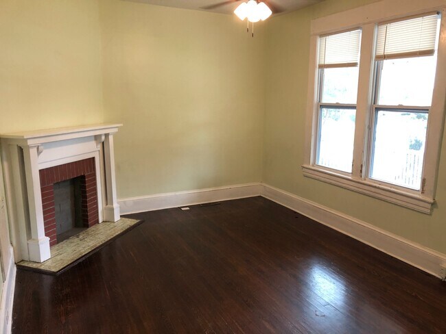 Foto del edificio - 813 Winona Ave SW