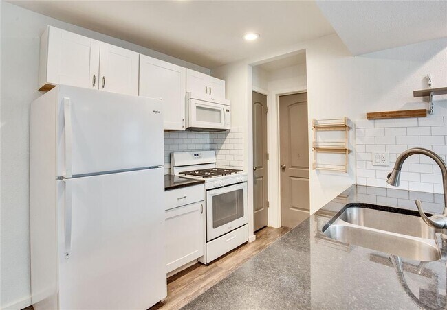 Building Photo - 7305 Grand Canyon Dr
