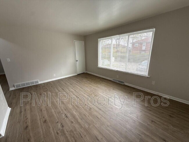 Foto del edificio - 7701 W Hampton Ave