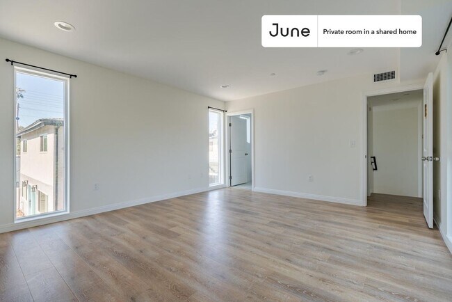 Foto del edificio - Private bedroom in 3 bed/2 bath Home