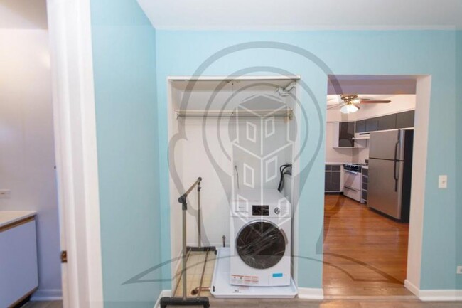 Building Photo - 2 bedroom in CHICAGO IL 60641