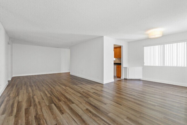 Foto del edificio - 10604 Wilkins Ave