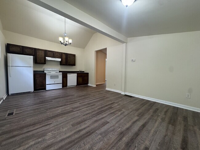 Foto del edificio - North Hall Cottage Available Soon!