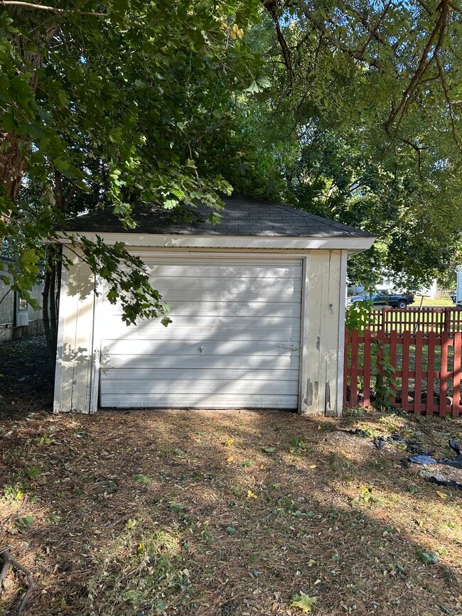 Building Photo - 502 Burnett Ave