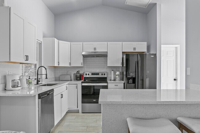 Building Photo - 3137 SE 8th Pl