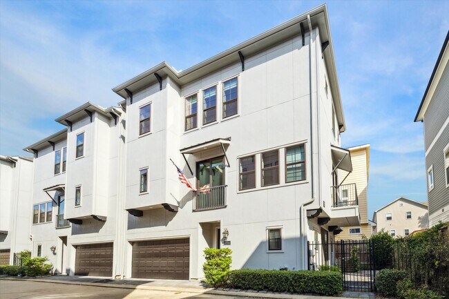 Building Photo - 1214 W 25th St