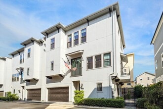 Building Photo - 1214 W 25th St