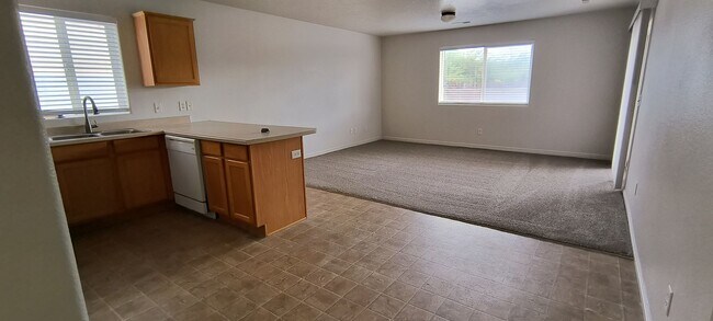 Foto del edificio - 3 Bedroom 2 Bath Twin Home