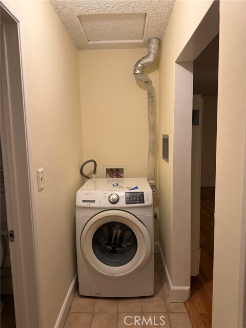 Foto del edificio - 4616 W 152nd St