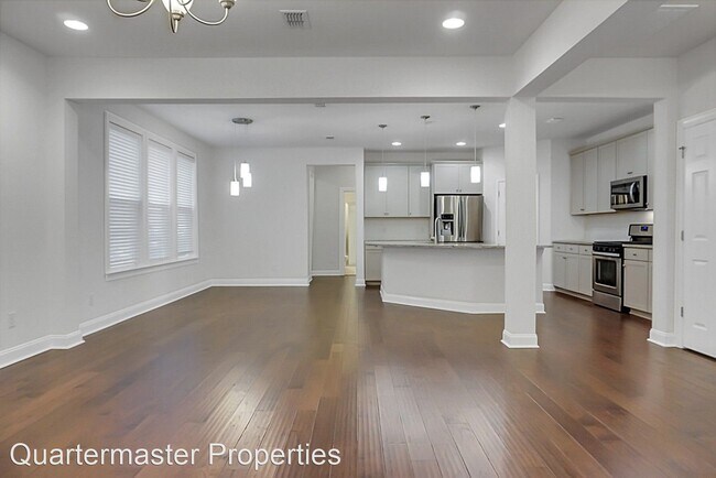 Building Photo - 4 br, 3 bath House - 1500 Roustabout Way