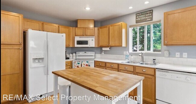 Building Photo - 3 br, 2.5 bath House - 24020 SE 282nd St