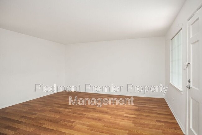 Building Photo - 3814 Country Club Rd