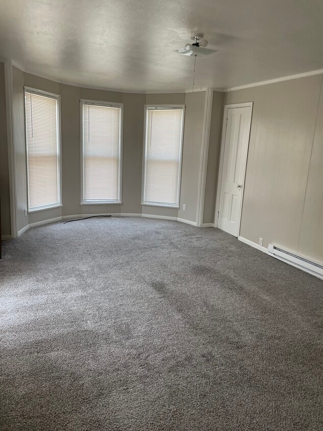 Living Room - 417 E Main St