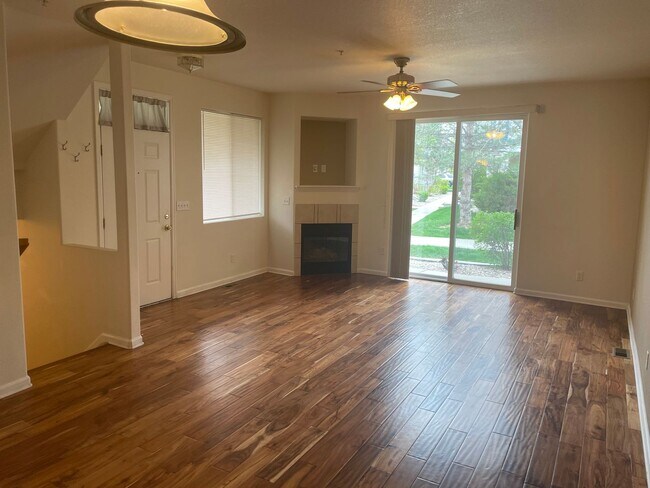Building Photo - Spacious 3 Bed, 2.5 Bath Townhome in Rigden Farm!