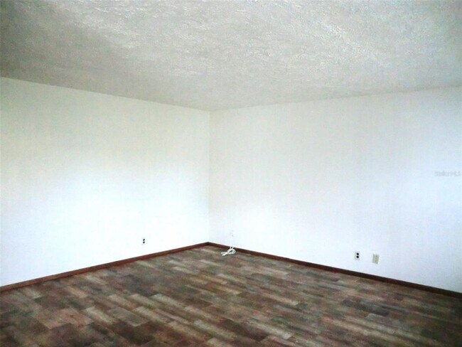 Building Photo - 202 Bedford Trail
