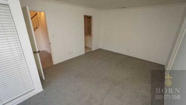 Foto del edificio - 2452 Sharon Oaks Dr