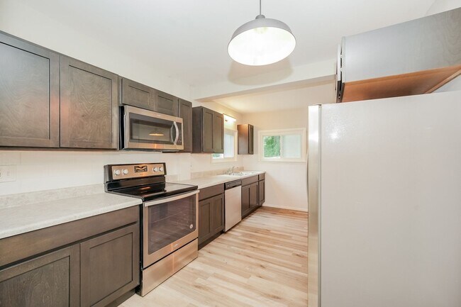 Building Photo - Charming 4BR House in Akron