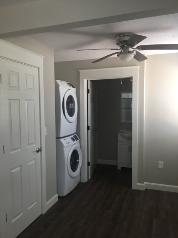 Foto del edificio - 320 E Main St